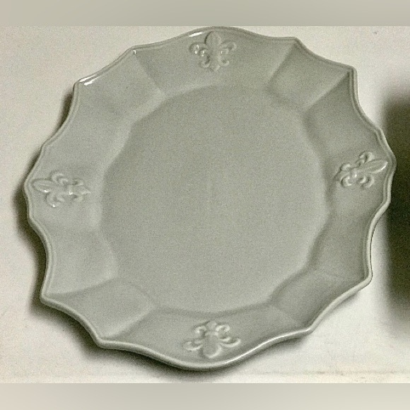 Vtg Discontinued Portmeirion Fluer de Lys Grey 15" Scalloped Serving Platter - Picture 3 of 5